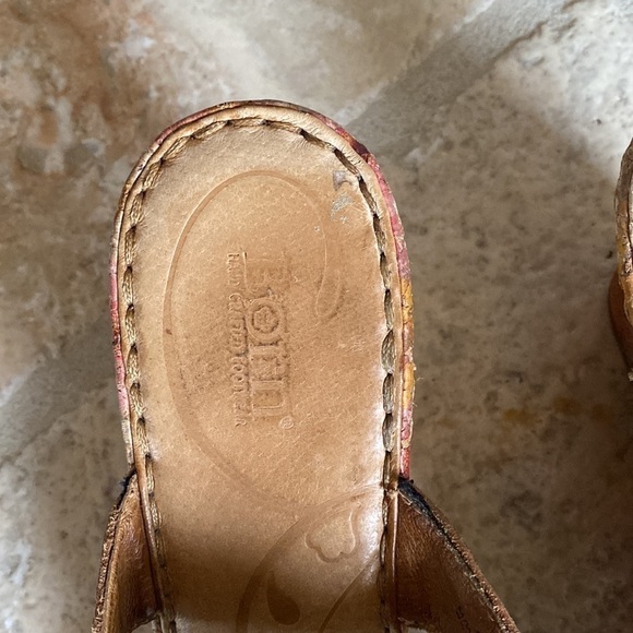 BORN Cork Wedge Slip On Sandals Womens Leather comfort Tan floral Beach Size 9 - Picture 6 of 9
